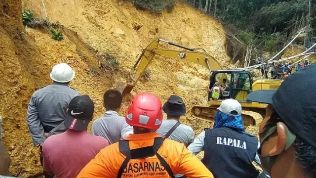 Tanah Longsor PETI, Tewaskan 5 Warga Bengkayang dan Sambas - GenPI.co KALBAR