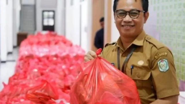 Bantu Kurangi Beban KPM, Kalbar Salurkan 4.350 Paket Gratis - GenPI.co KALBAR