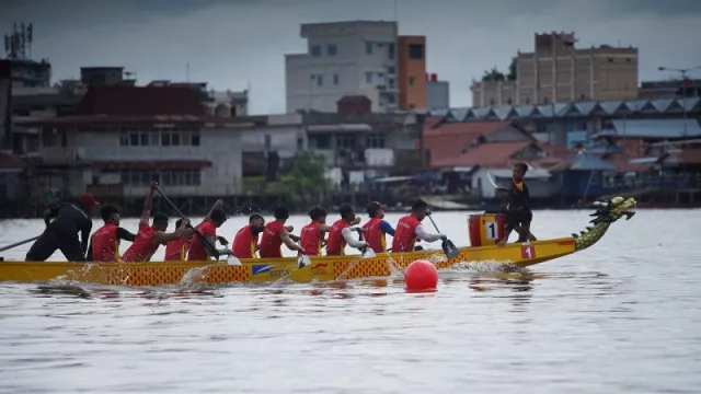 Festival Dragon Boat 'Pemanasan' Olahraga Dayung Internasional - GenPI.co KALBAR