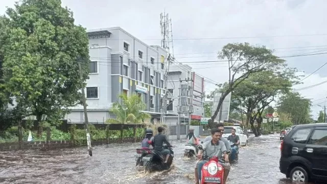 Diguyur Hujan Seharian, Sejumlah Kawasan di Kota Pontianak Terendam Banjir - GenPI.co KALBAR