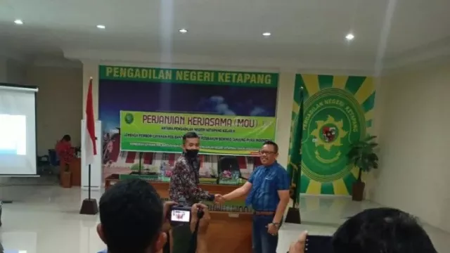 Komitmen Bantu Masyarakat Tidak Mampu Digaungkan LBH Borneo Tanjungpura Indonesia - GenPI.co KALBAR