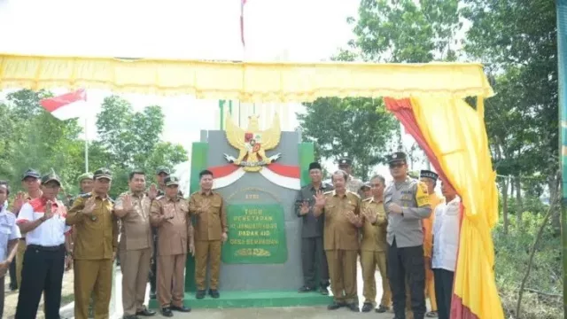 Kenang Perjuangan Pahlawan Kalbar, Pemkab Sambas Dirikan Tugu Veteran - GenPI.co KALBAR Kenang Perjuangan Pahlawan Kalbar, Pemkab Sambas Dirikan Tugu Veteran - GenPI.co KALBAR