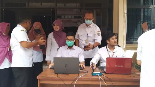 Digitalisasi Dokumen Penduduk, Dukcapil Pontianak Aktivasi IKD 1.906 NIK - GenPI.co KALBAR Digitalisasi Dokumen Penduduk, Dukcapil Pontianak Aktivasi IKD 1.906 NIK - GenPI.co KALBAR
