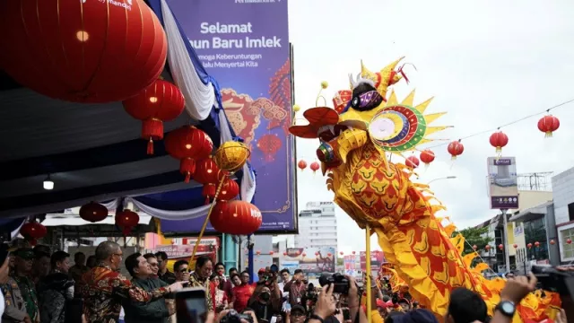 Erick Thohir Saksikan Karnaval 26 Naga di Pontianak - GenPI.co KALBAR