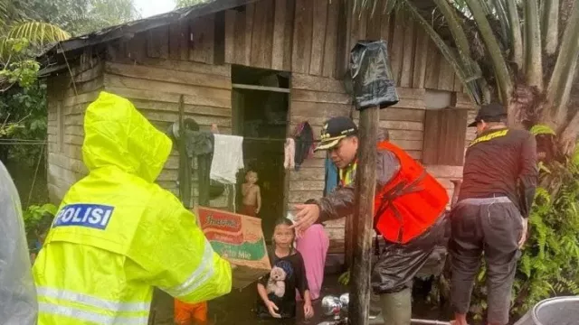 Orang Tua Diimbau Perketat Pengawasan Anak Saat Banjir - GenPI.co KALBAR