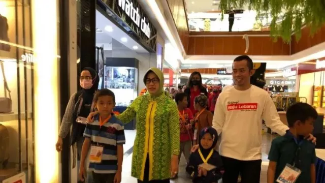 Gandeng Rumah Zakat, Lismaryani Ajak Anak Yatim Piatu Belanja Baju Lebaran - GenPI.co KALBAR