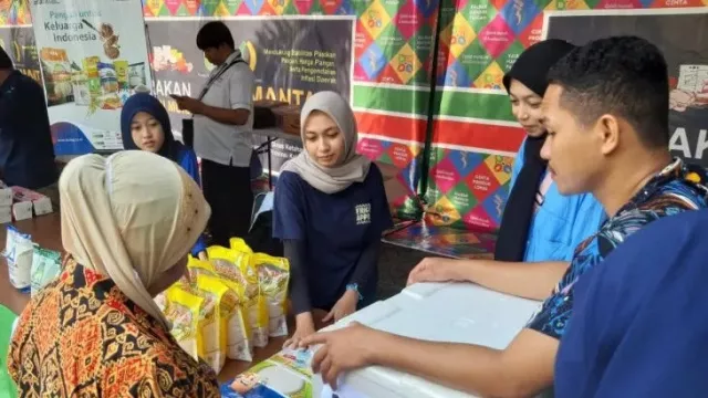 Hemat Belasan Ribu Rupiah, Warga Pontianak Antusiasme Belanja di Gerakan Pangan Murah - GenPI.co KALBAR