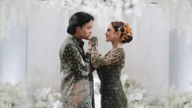 Akhirnya, Rizky Febian dan Mahalini Raharja Resmi Bertunangan - GenPI.co KALBAR Akhirnya, Rizky Febian dan Mahalini Raharja Resmi Bertunangan - GenPI.co KALBAR