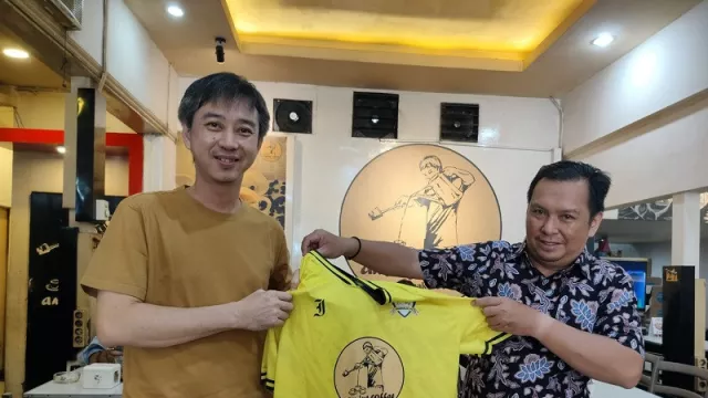 Branding Journalist FC, Aming Coffee Dukung Masyarakat Gemar Sepak Bola - GenPI.co KALBAR