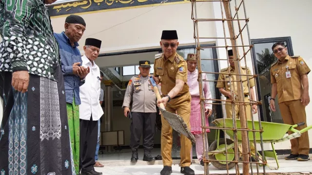 Peletakan Batu Pertama Masjid Nurul Islam, Panitia Diminta Perhatikan Konstruksi - GenPI.co KALBAR