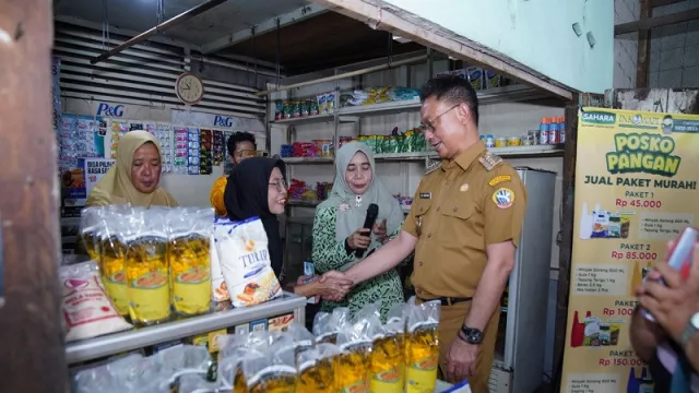 Toko Mahlina Jadi Posko Pangan, Sediakan Paket Sembako Murah - GenPI.co KALBAR