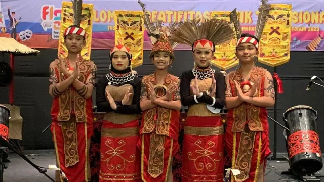 Penyaji Musik Tradisional Terbaik, Spanta Percussion Gondol Medali Emas - GenPI.co KALBAR