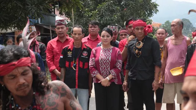 Karolin Margret Natasa Dukung Tapak Sambilan Borneo Lestarikan Budaya Dayak - GenPI.co KALBAR