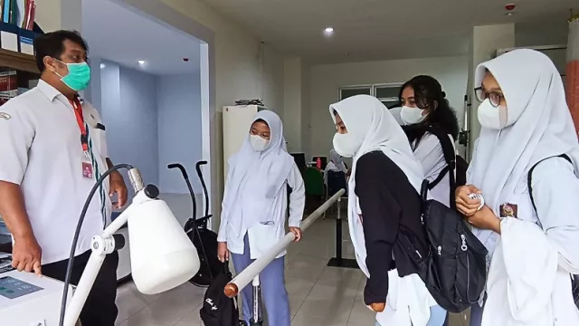 Siswa SMAN 1 Visit ke RSUD SSMA, Edukasi Operasional Rumah Sakit - GenPI.co KALBAR