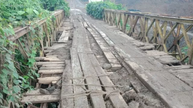 Lihat Kondisi Jembatan ke Tempat Wisata di Paser Ini, Miris - GenPI.co KALTIM