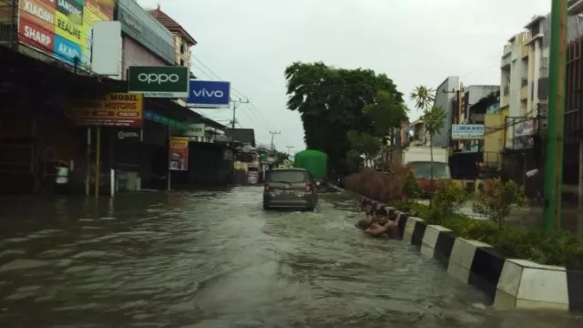 Kaltim Dikepung Banjir, Kali Ini Kota Samarinda - GenPI.co KALTIM