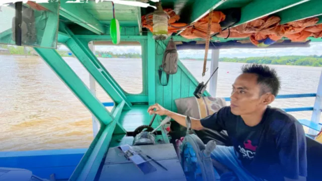 Senyum Gembira Pemilik Motor Perahu di Penyeberangan Serbaya - GenPI.co KALTIM