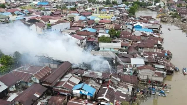 Kebakaran di Samarinda, Warga Awalnya Mendengar Ledakan - GenPI.co KALTIM