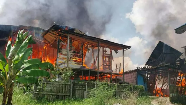 Kebakaran Samarinda, 8 Rumah Ludes, 5 Warga Terluka - GenPI.co KALTIM