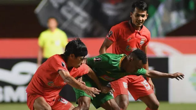 Borneo FC Hancurkan PSS Sleman, Pato Moncer, 1 Kaki di Final - GenPI.co KALTIM