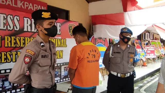 Perhiasan Dewi Perssik Dicuri Pekerja Bandara Balikpapan - GenPI.co KALTIM