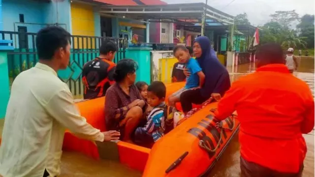Banjir Besar di Penajam Paser Utara, 135 Rumah Terendam - GenPI.co KALTIM