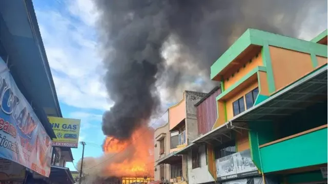 Kebakaran Balikpapan: 34 Rumah Terbakar, Petugas Kewalahan - GenPI.co KALTIM
