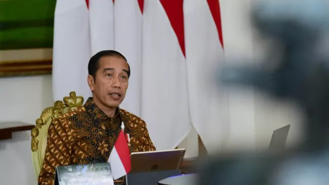Jokowi Bagikan Bansos di Balikpapan, Pedagang: Sehat Selalu, Ya - GenPI.co KALTIM
