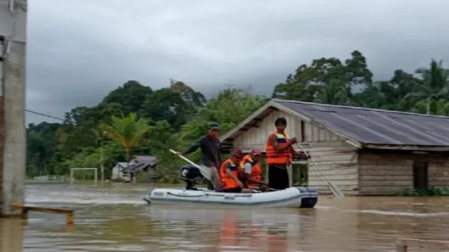 Paser Banjir, 5 Desa di Kecamatan Muara Kanom Terisolasi - GenPI.co KALTIM