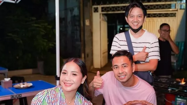 Raffi Ahmad Jual Ayam Bakar di Depan Rumah, Ramai Banget - GenPI.co KALTIM