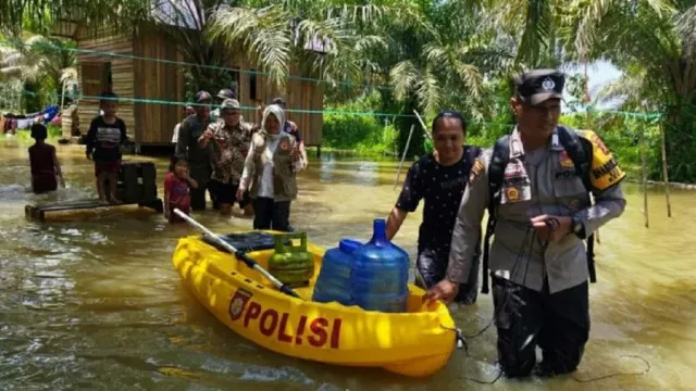 Belasan Rumah di Keluarahan Waru Penajam Paser Utara Terendam Banjir - GenPI.co KALTIM