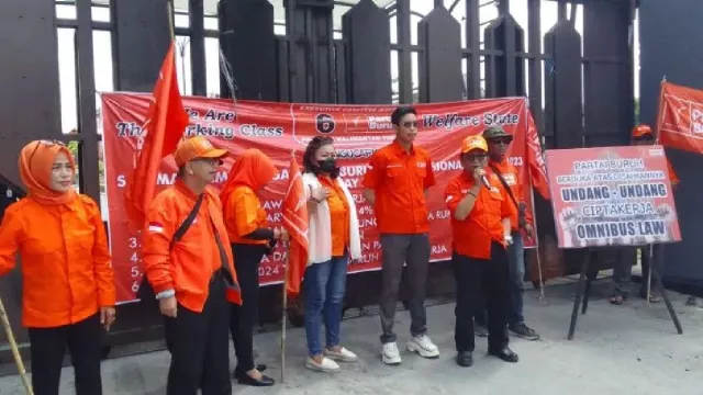 Partai Buruh Ikut Gelar Aksi di Depan DPRD Kaltim - GenPI.co KALTIM