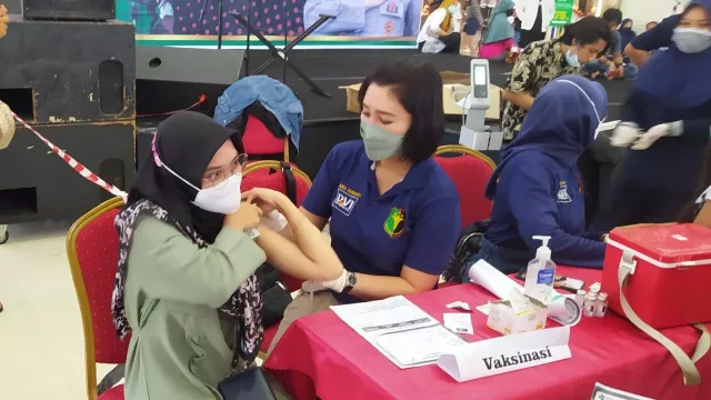 Capaian Vaksin Booster di Kepri Rendah, Alasannya? - GenPI.co KEPRI