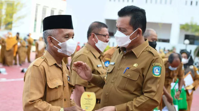 12 PNS Pemrov Kepri Pensiun, Gubernur Minta Jadi Duta, Kok Bisa? - GenPI.co KEPRI