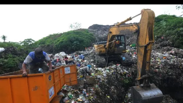 DLH Tanjungpinang Rekrut 16 Pekerja Pungut Retribusi Sampah - GenPI.co KEPRI