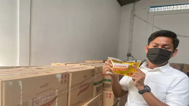 Polda Kepri Cek Stok Minyak Goreng di Pasaran , Ini Hasilnya - GenPI.co KEPRI