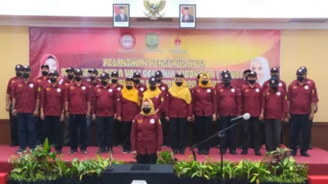 Yuniarni Pustoko Weni Kembali Pimpin PBVSI Tanjung Pinang - GenPI.co KEPRI
