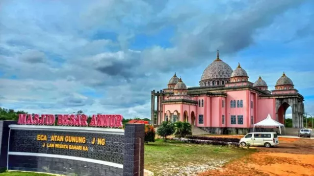 Menengok Masjid Pink Kebanggaan Kabupaten Bintan - GenPI.co KEPRI
