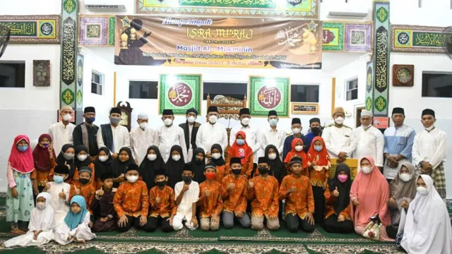 Silaturahmi ke Masjid Al Mukminin, Gubernur Ingat Masa Kecil - GenPI.co KEPRI