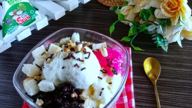 Cara Membuat Es Podeng, Dessert Lumer yang Lezat - GenPI.co KEPRI