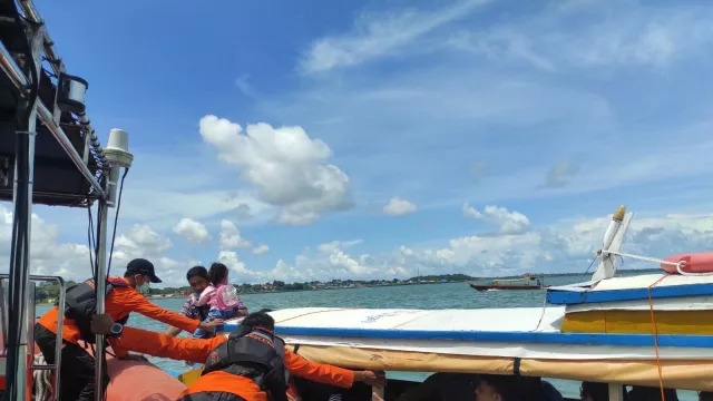 Pompong Bawa Wisatawan Mati Mesin di Tengah Laut, Basarnas Siaga! - GenPI.co KEPRI