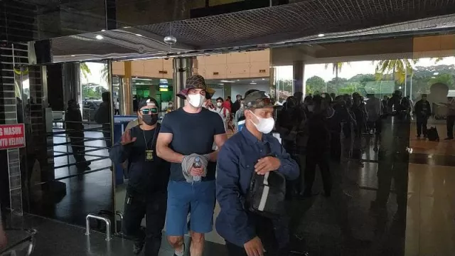 Para Pelaku Skimming Bank Riau Kepri Dibawa ke Batam - GenPI.co KEPRI
