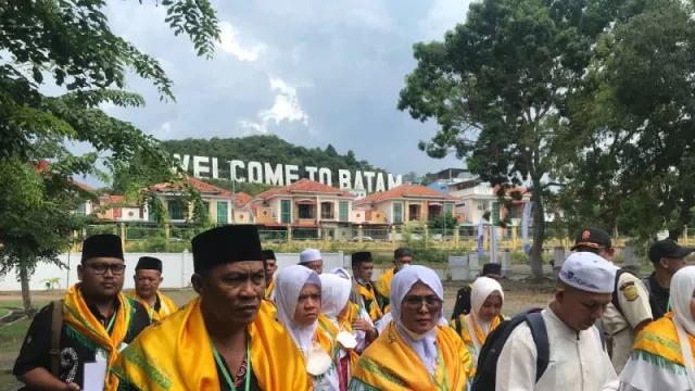 CJH Lingga Tiba di Asrama Haji, Lebih Cepat Sehari dari Jadwal - GenPI.co KEPRI