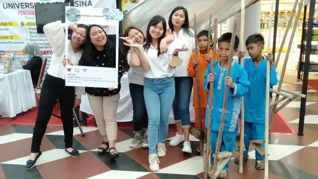 Permainan Rakyat Kaki Bajang Hadir di Mega Mall - GenPI.co KEPRI