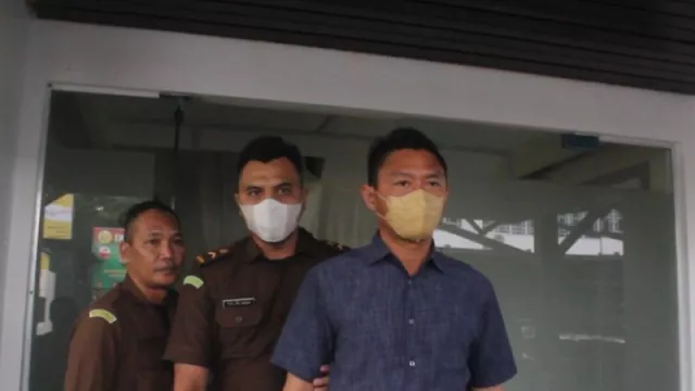Terdakwa Korupsi Tambang Bauksit di Bintan Resmi Ditahan - GenPI.co KEPRI