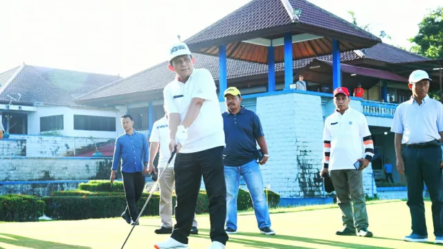 Ratusan Peserta Ikuti Turnamen Golf di Kepri, Ada Wisman Juga - GenPI.co KEPRI