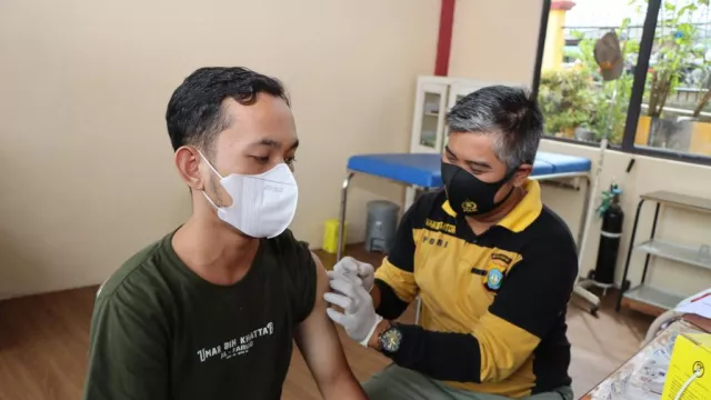 Polresta Tanjung Pinang Buka Gerai Vaksin di 3 Lokasi - GenPI.co KEPRI