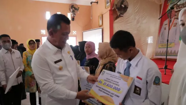 Ansar Salurkan Bantuan Operasional untuk Anambas, Wow Besar Juga! - GenPI.co KEPRI