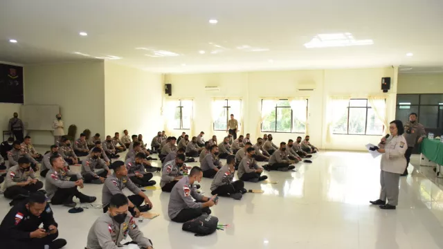 Polisi di Kepri Wajib Tes Psikologi Sebelum Pegang Senjata Api - GenPI.co KEPRI