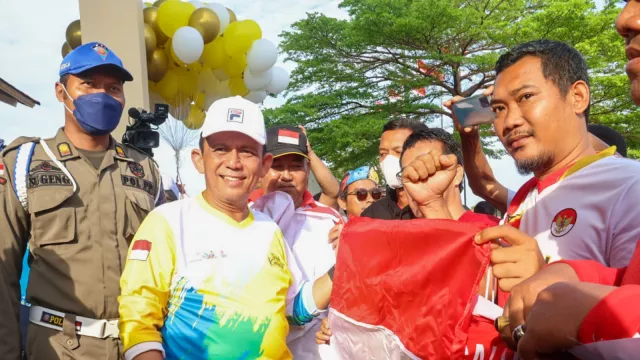 Karimun dapat 2.000 Bendera Merah Putih dari Gubernur - GenPI.co KEPRI